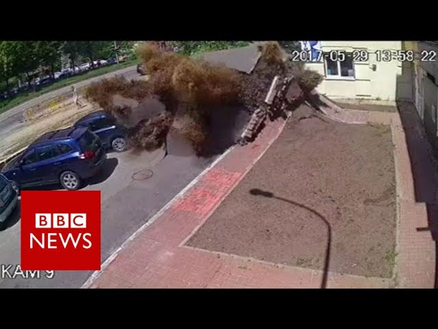 Dramatic Ukraine water pipe explosion captured on CCTV – BBC News